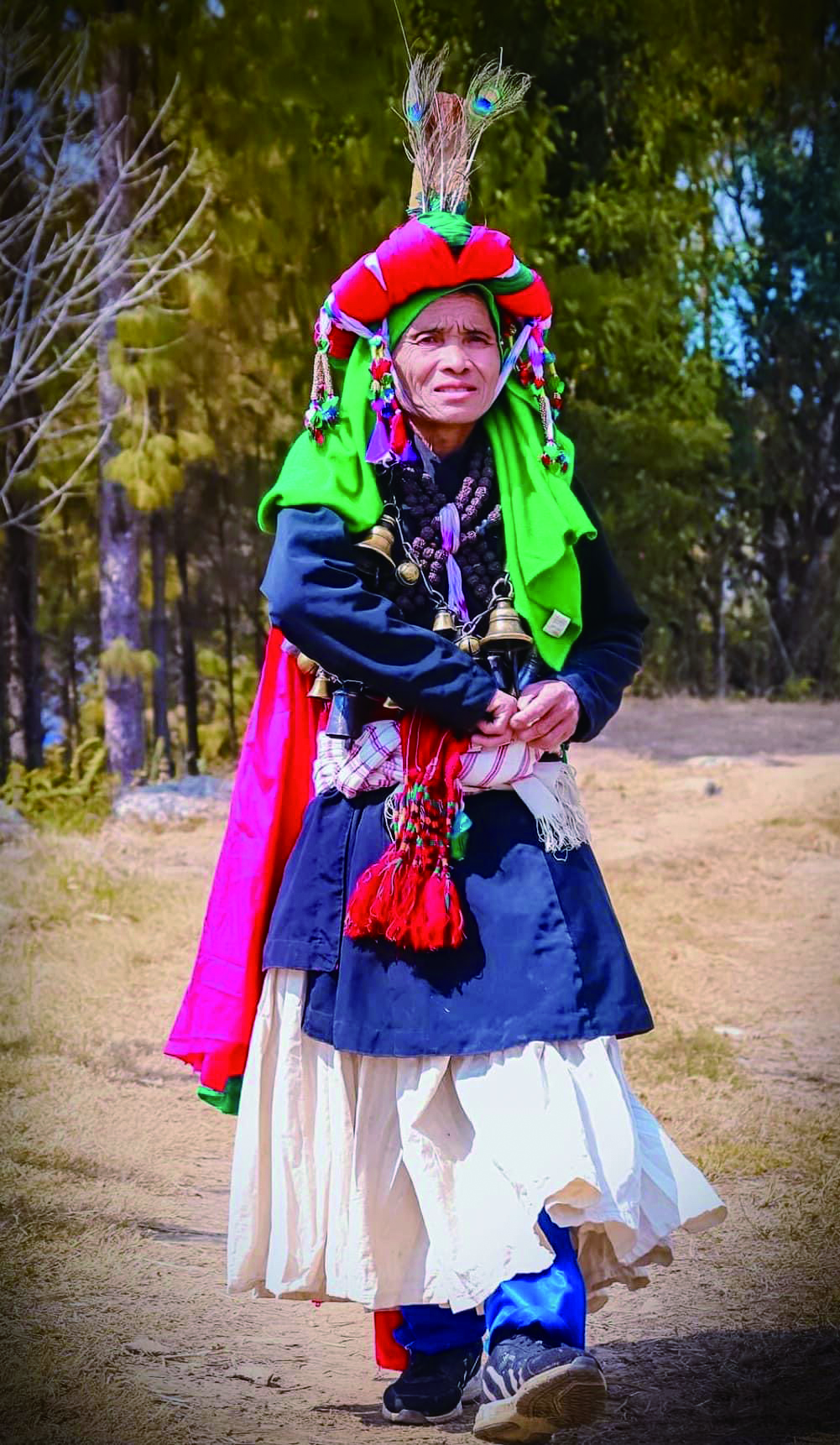 民族衣装を着たキムタン村のタマン族